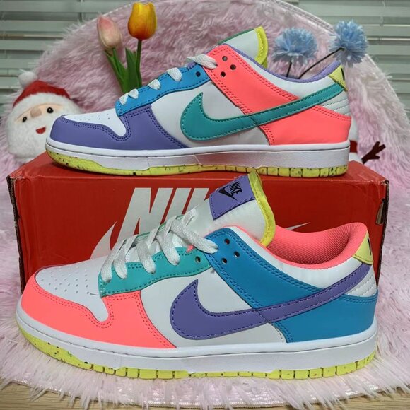 Fashion Dunk Low Triple Pink Shoes - Women's Size 8.5 - Picture 2 of 8